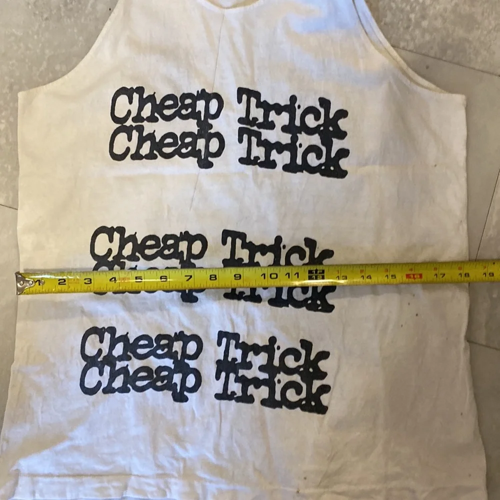 Authentic vintage Cheap Trick tank from 1988 Australian tour - Picture 9 of 12